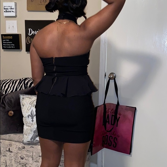 Guess “little black” mini dress size Medium - Picture 5 of 5